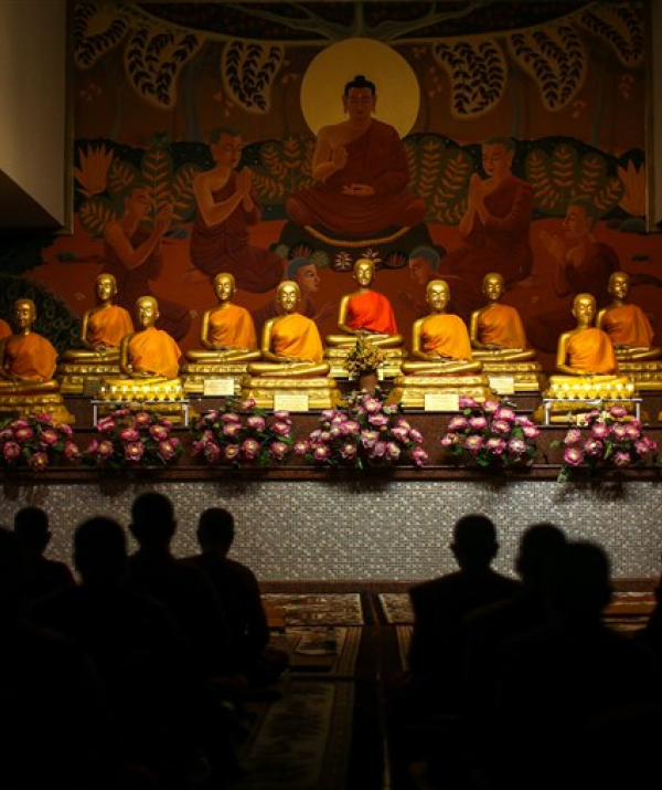 Văn học Phật giáo - Người Xuất Gia Đứng Trước Vương Quyền